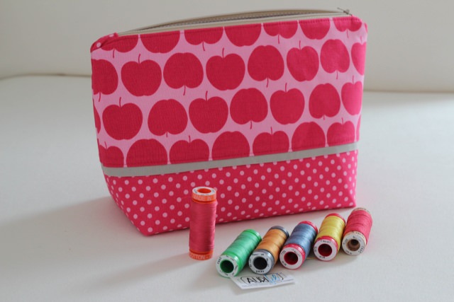 Tasche pink mit Garnrollen